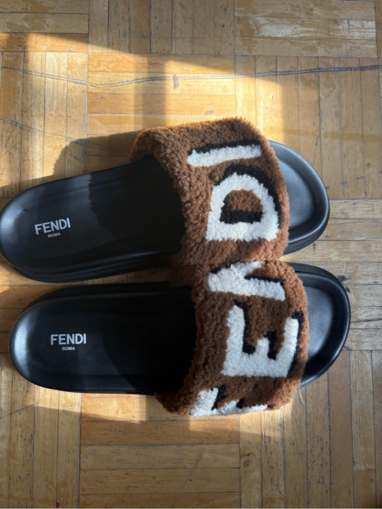 Fendi Brown Shearling Logo Slide Sandals with Black Footbed main image 4